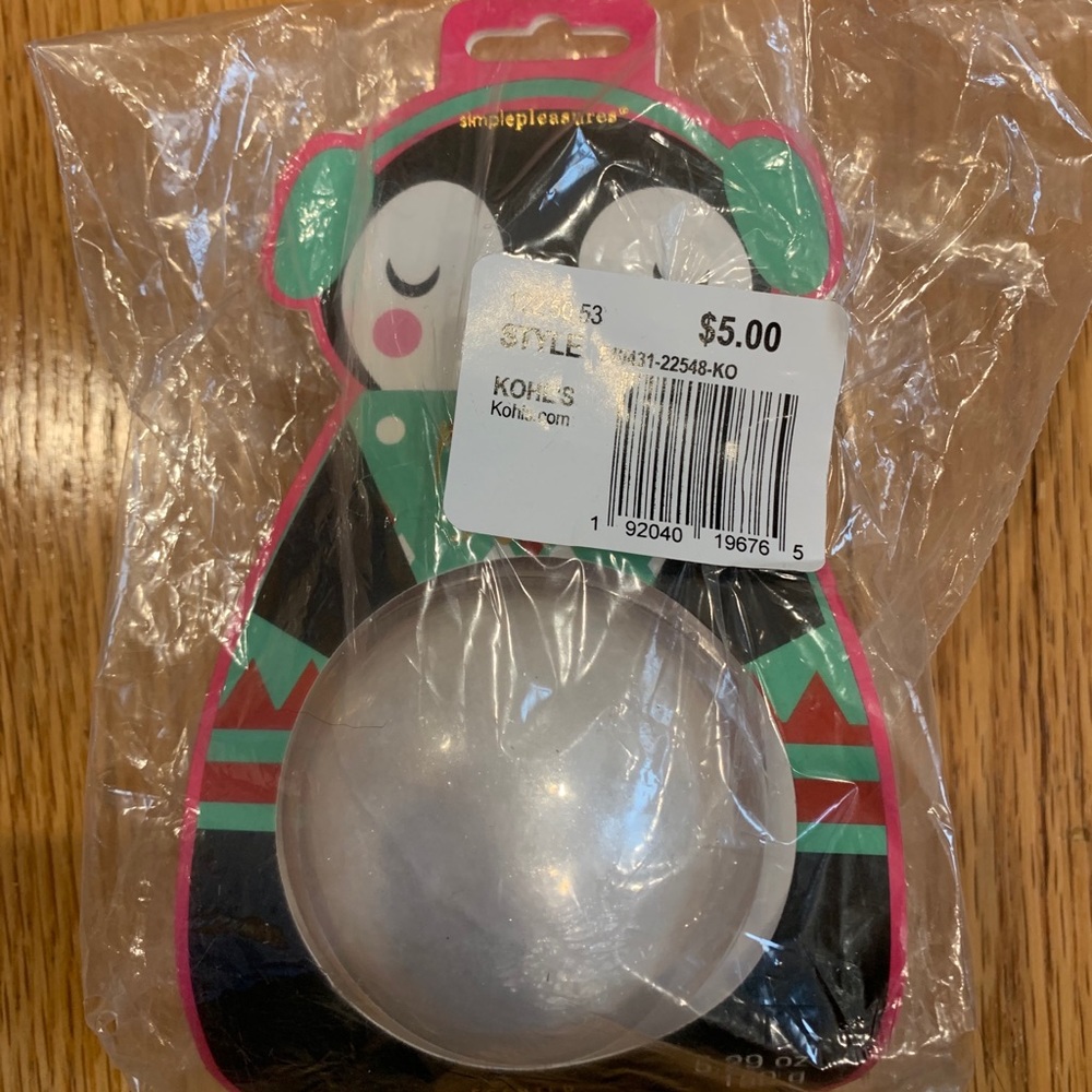 Simple Pleasures penguins scented bath bomb. New